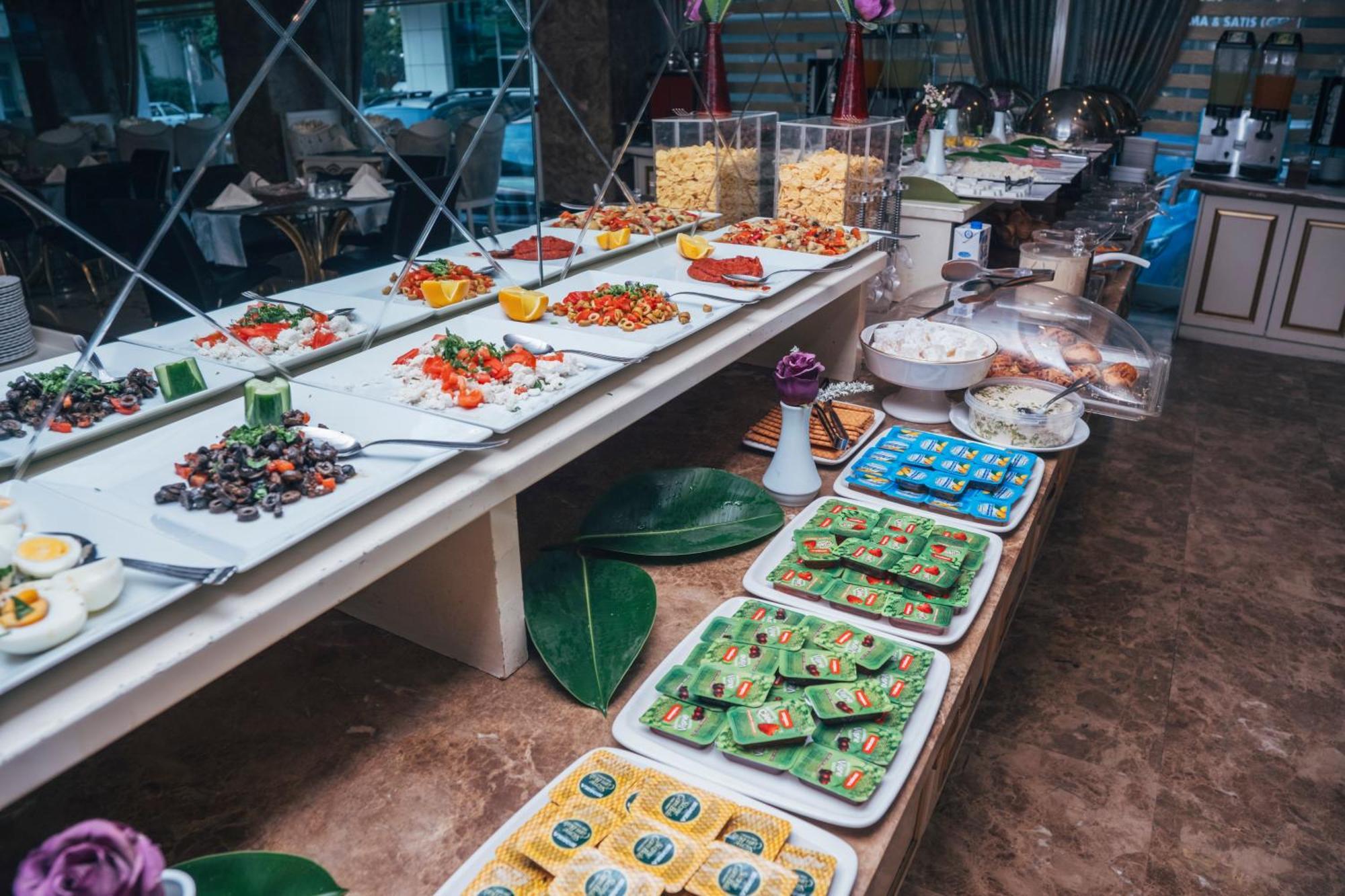 Royal Mersin Otel Buitenkant foto